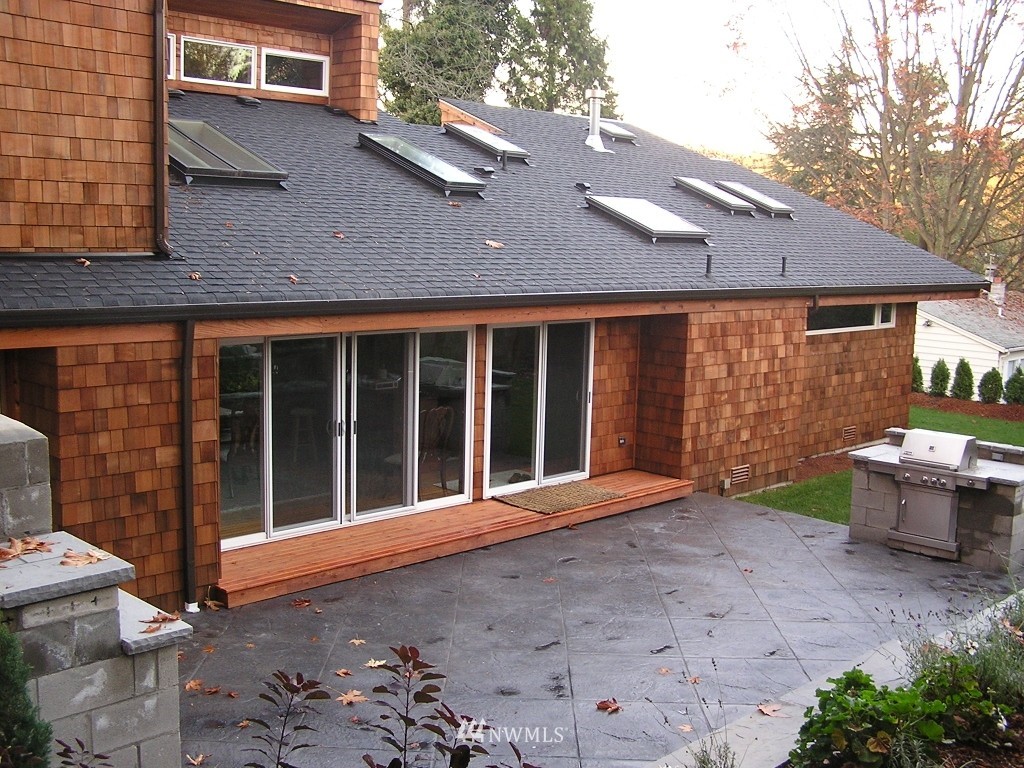 1405 North 38th Street Renton, WA 98056 - Photo 2 of 11