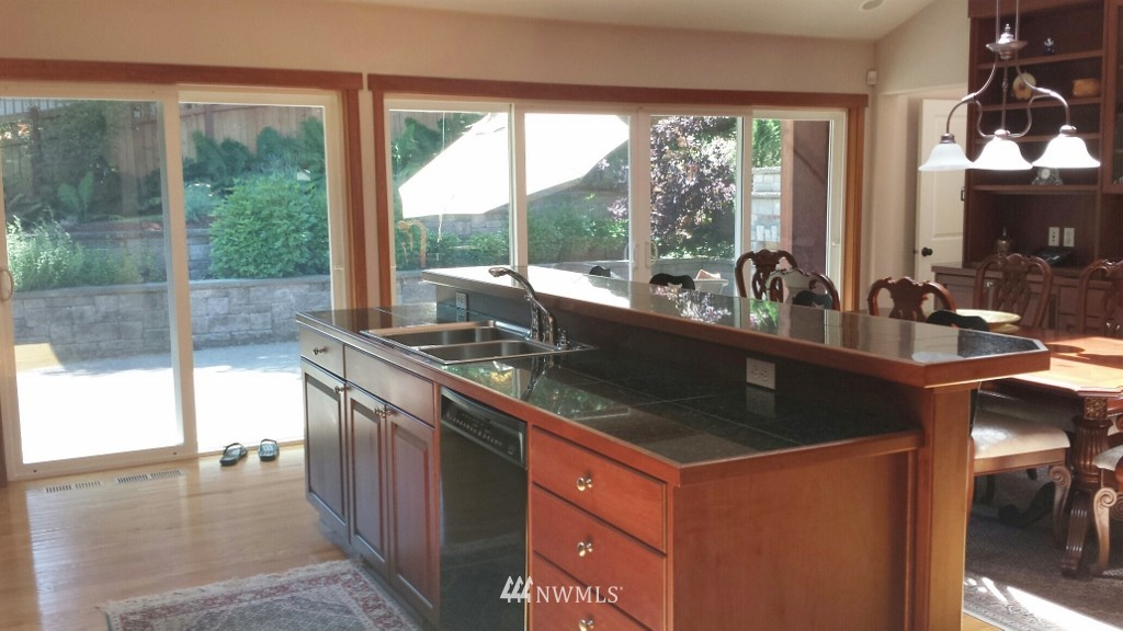 1405 North 38th Street Renton, WA 98056 - Photo 4 of 11