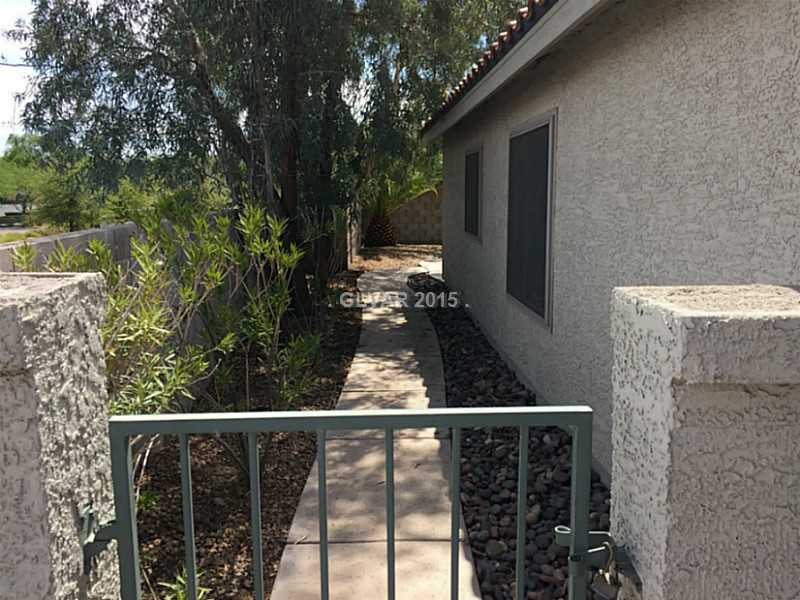 22 Knightsboro Road Henderson, NV 89074 - Photo 4 of 20 Property Photo.