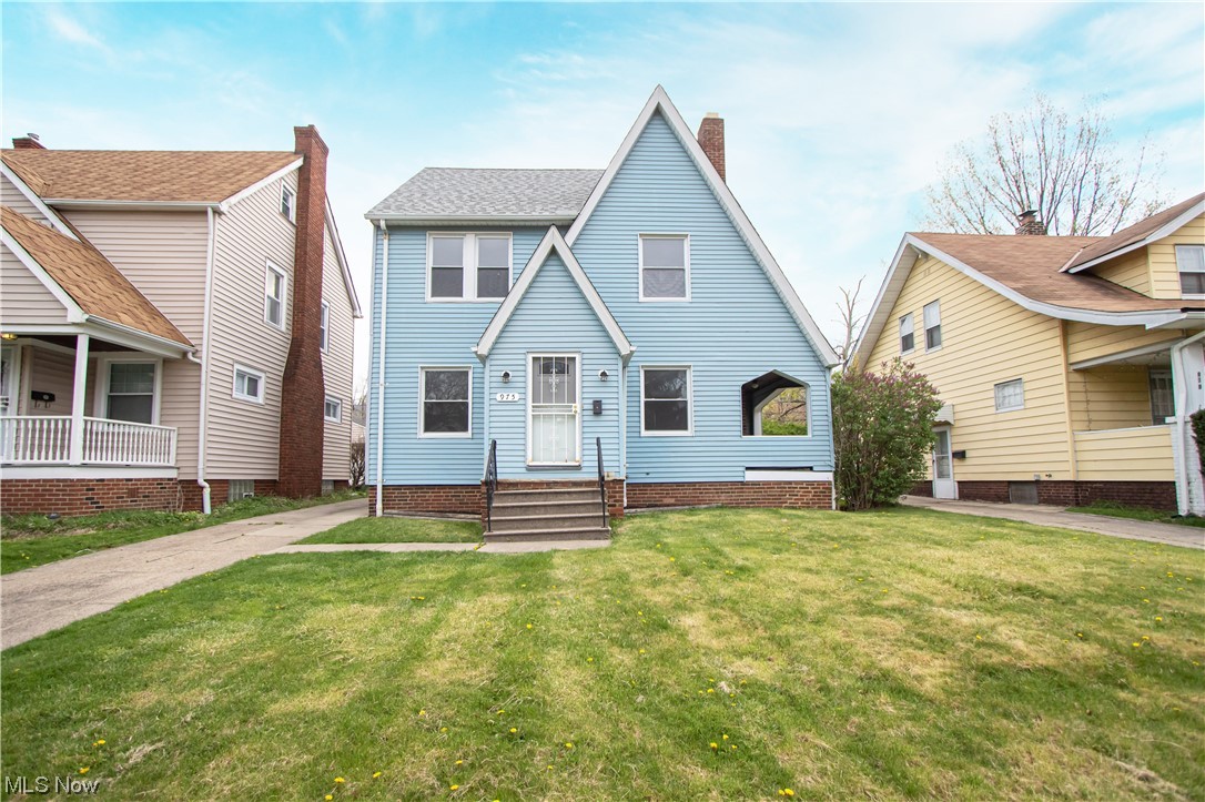 975 Pembrook Road Cleveland, OH 44121 - Photo 1 of 35