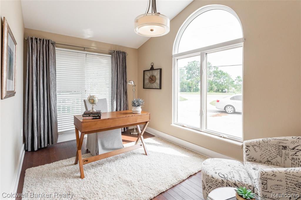 8315 Hilton Road Brighton, MI 48114 - Photo 5 of 43