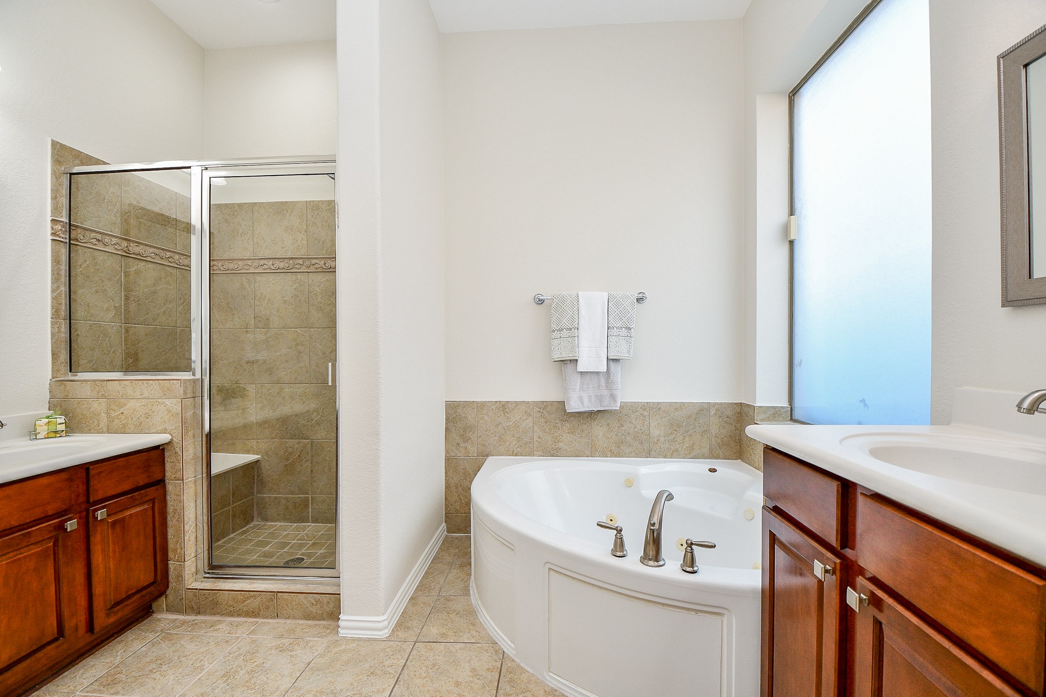 45 Cherry Hills Houston, TX 77064 - Photo 29 of 49 a bathroom with a tub sink and mirror