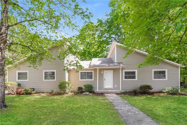 $1,795 | 3012 Manchester Drive, Jamestown, NC 27282