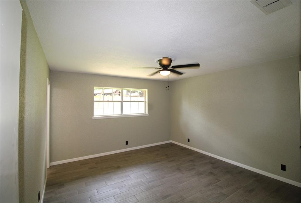 818 East Clinton Avenue Athens, TX 75751 - Photo 16 of 24 an empty room with a window