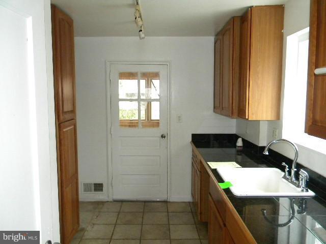 1519 Jasper Street Silver Spring, MD 20902 - Photo 4 of 14 Kitchen