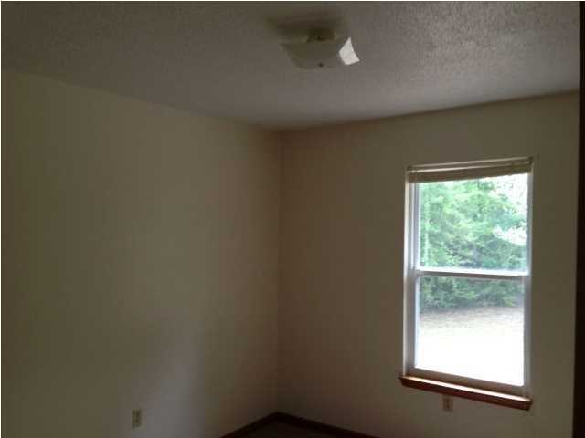6018 Sand Hill Road Crestview, FL 32539 - Photo 8 of 11 a small space with a window
