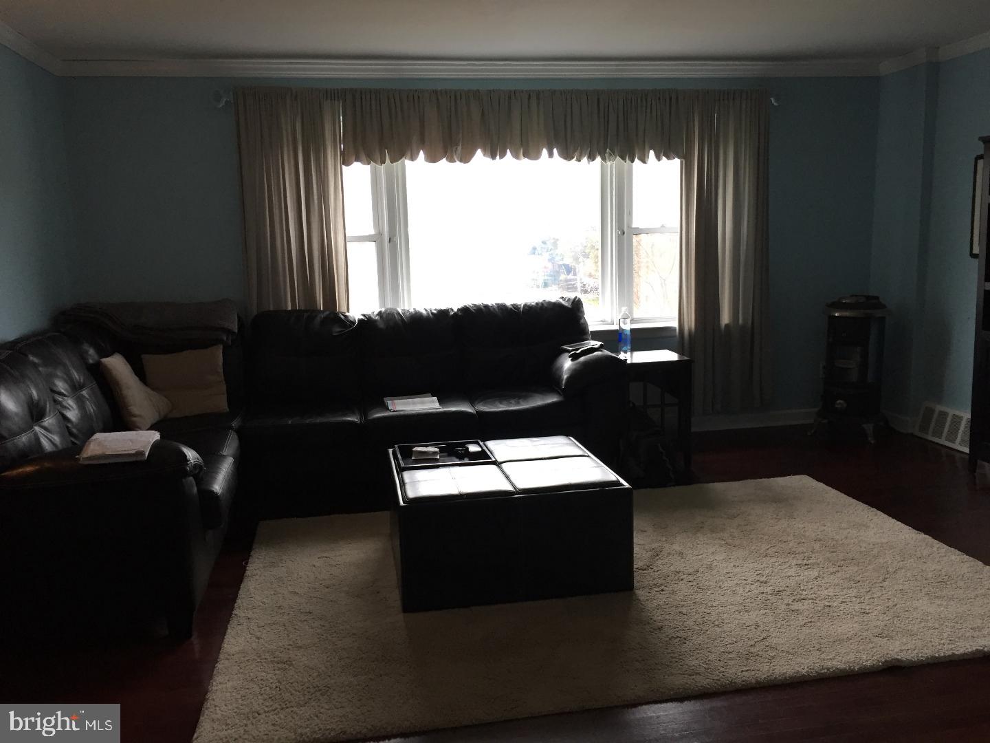 1840 Fox Chase Road Philadelphia, PA 19152 - Photo 9 of 14 Living Room