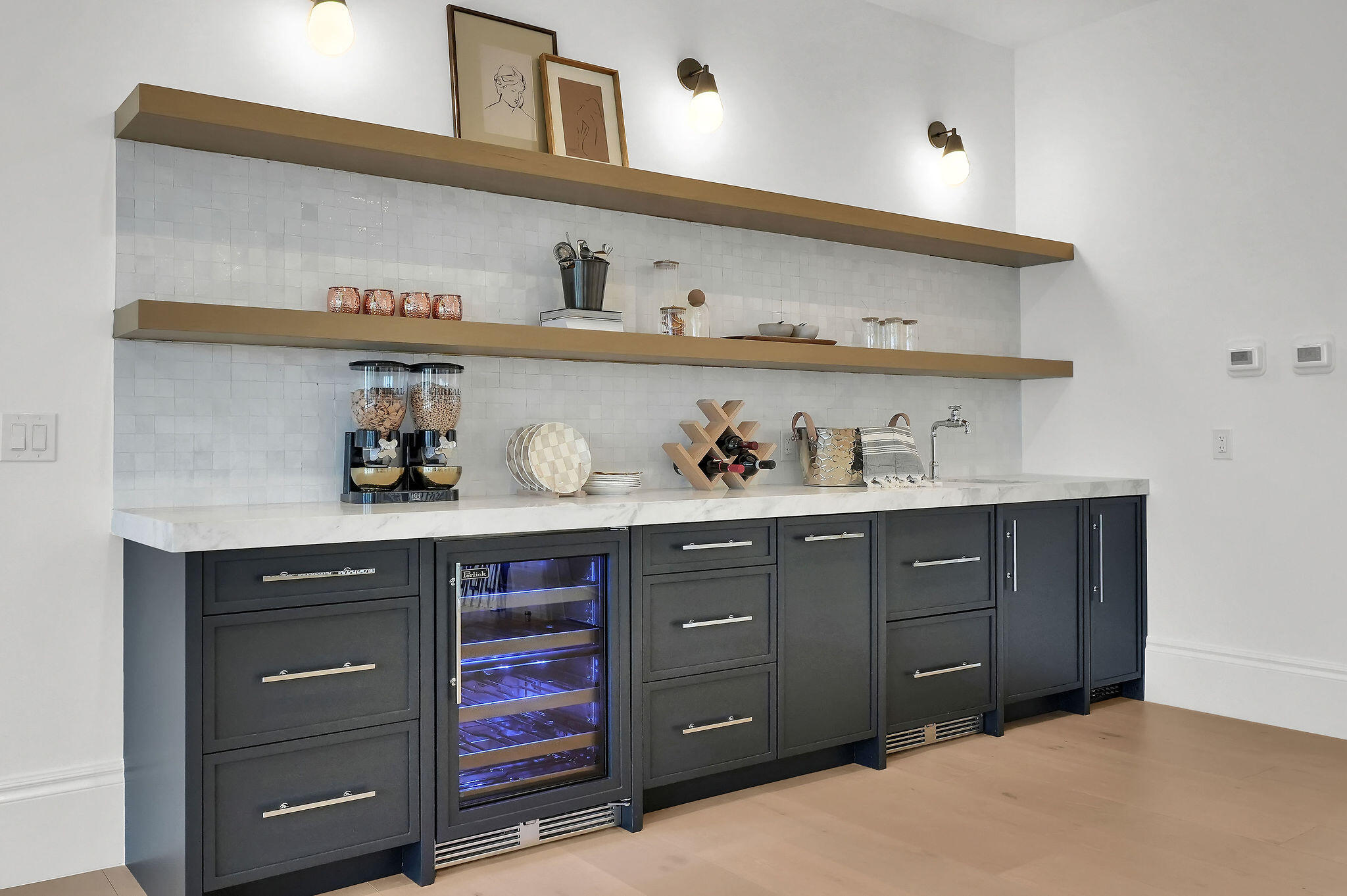 839 Chestnut Court Marco Island, FL 34145 - Photo 54 of 88 Upstairs wet bar with oak & Brizo