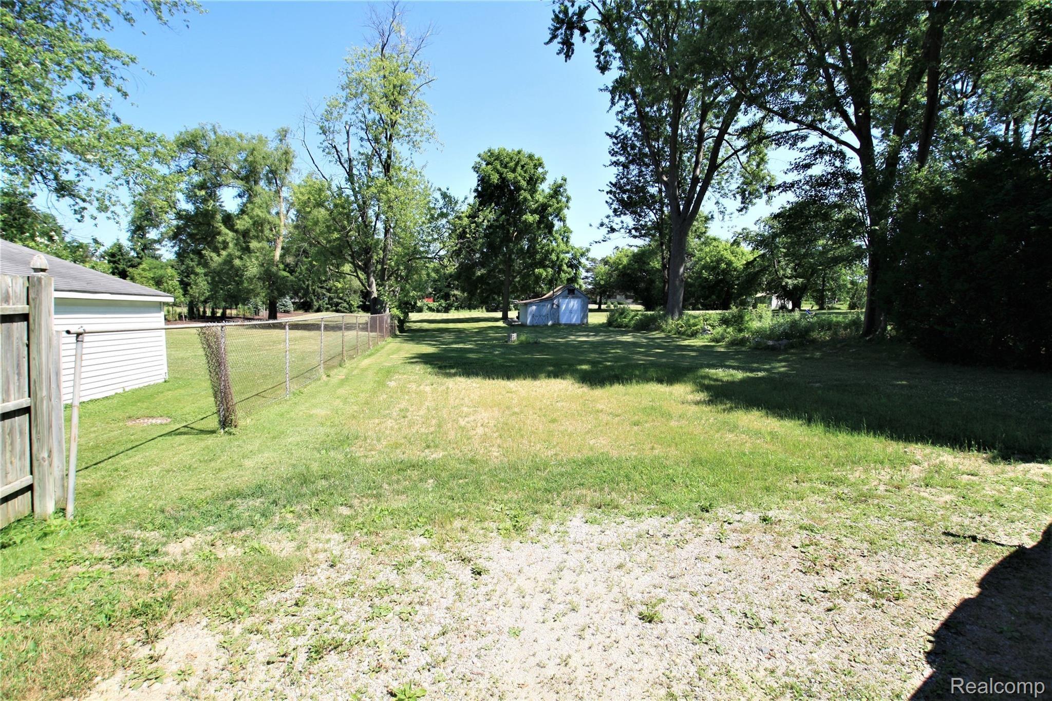 8104 Miller Road Swartz Creek, MI 48473 - Photo 4 of 22 IMG_1861.JPG