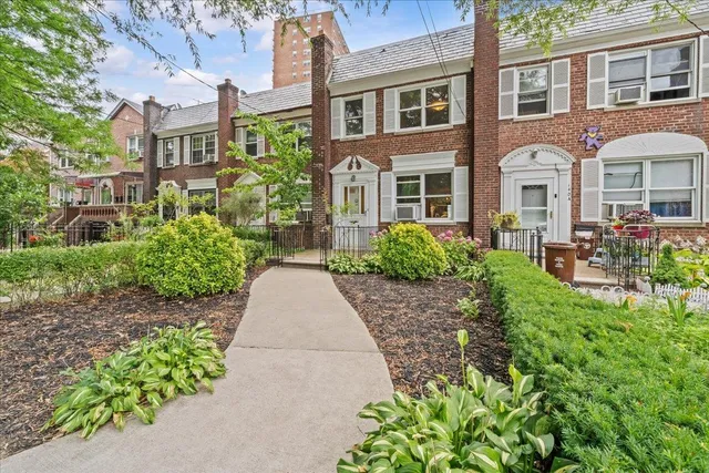 $749,999 | 140 Van Cortlandt Park South | Kingsbridge Heights