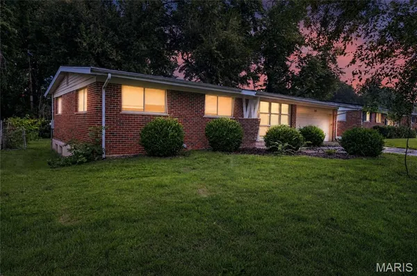 $119,900 | 2365 Hallwood Drive, St. Louis, MO 63136