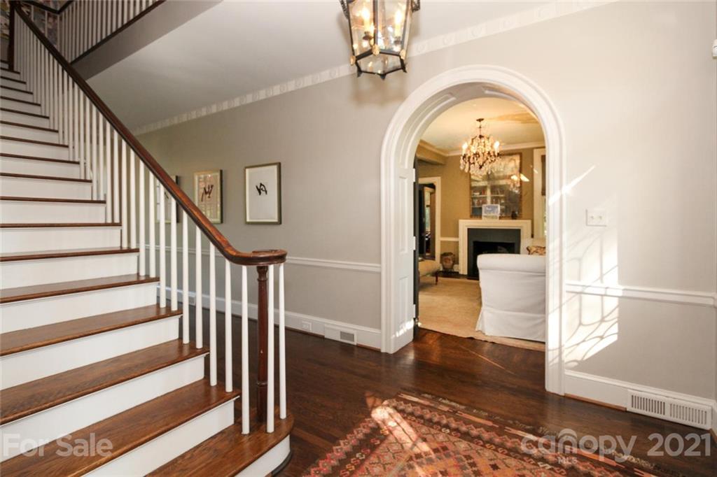 240 Colville Road Charlotte, NC 28207 - Photo 3 of 39 Gallery Image 3