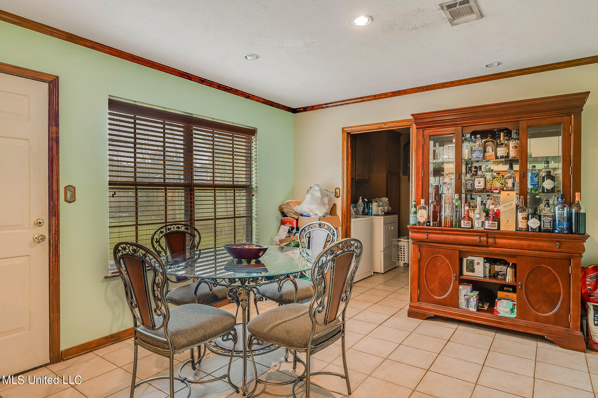 5026 Raintree Drive Byram, MS 39272 - Photo 8 of 14 20231201_5026RaintreeDrive-8