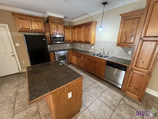 $1,800 | 767 Summer Breeze Drive, Baton Rouge, LA 70810