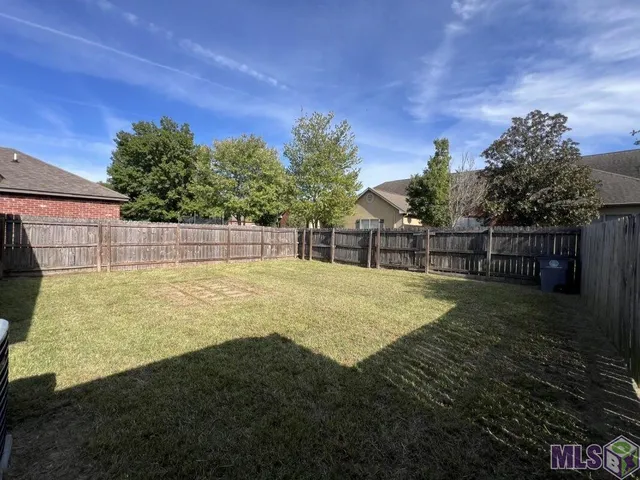 $1,800 | 767 Summer Breeze Drive, Baton Rouge, LA 70810