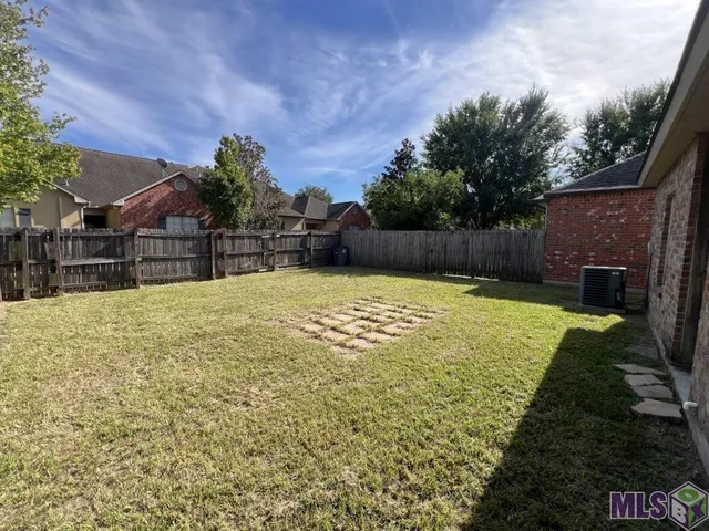 $1,800 | 767 Summer Breeze Drive, Baton Rouge, LA 70810