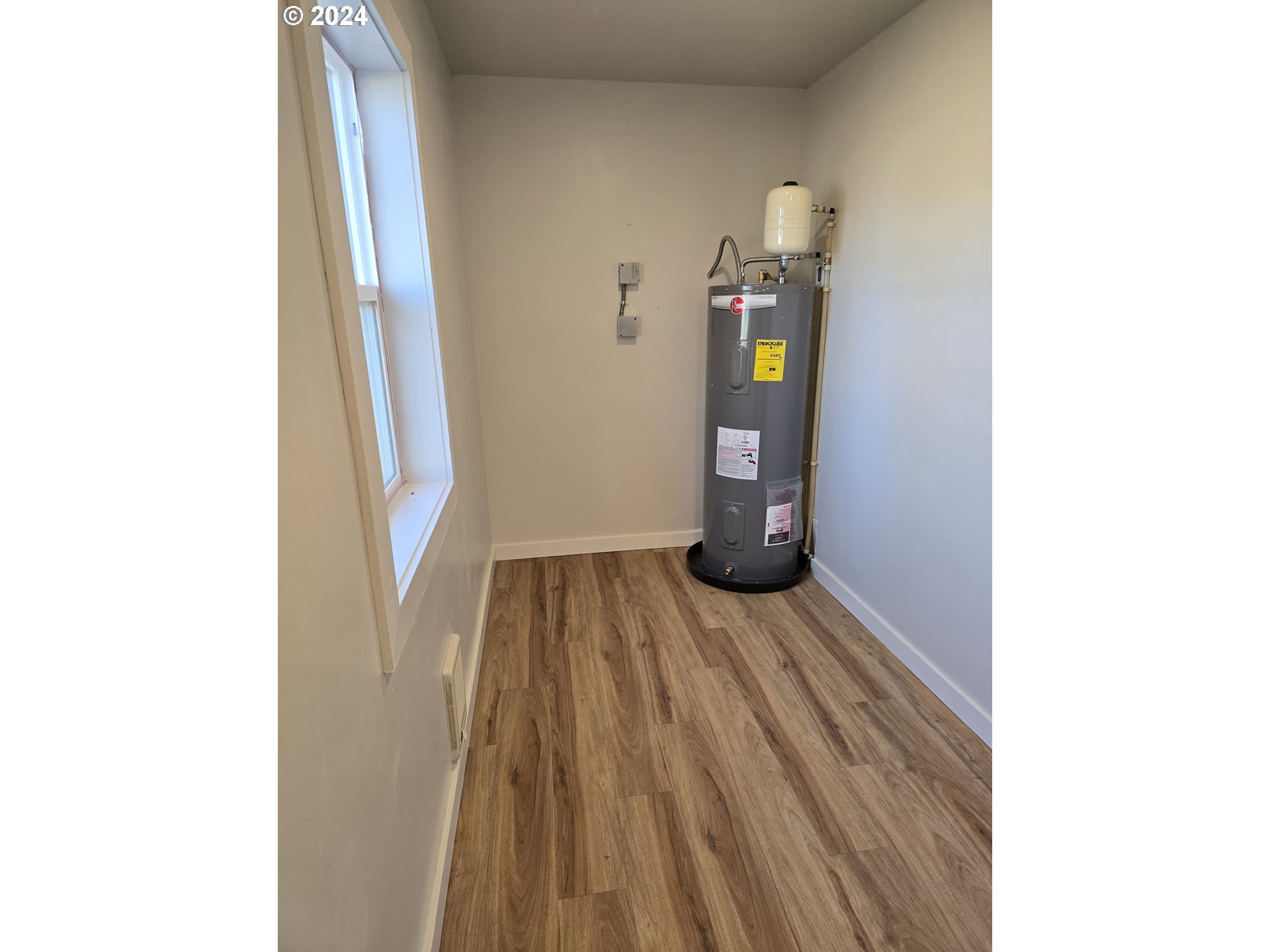 705 Couch Avenue Wallowa, OR 97885 - Photo 5 of 35 a view of utility room