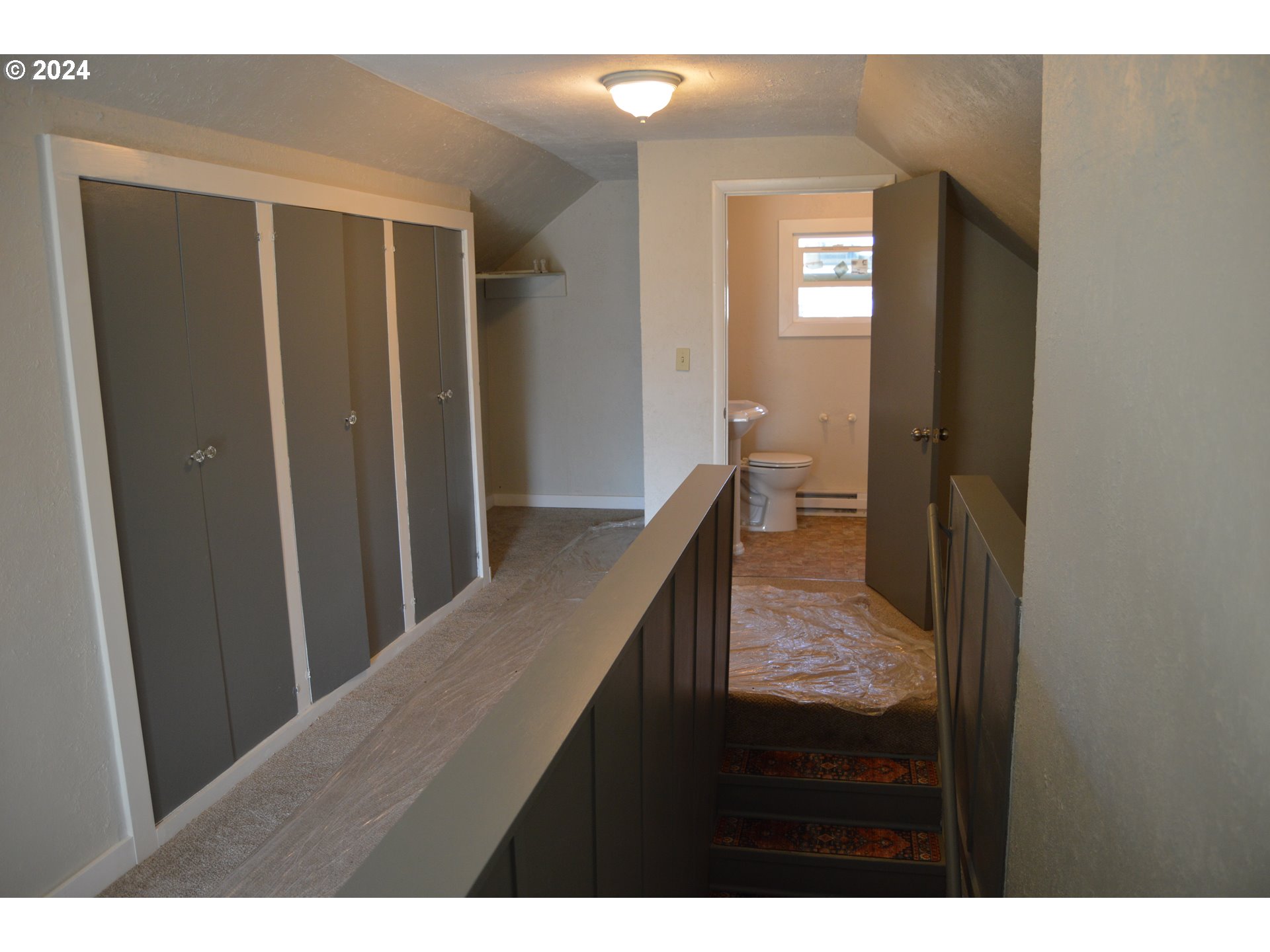 705 Couch Avenue Wallowa, OR 97885 - Photo 10 of 35 a view of a hallway