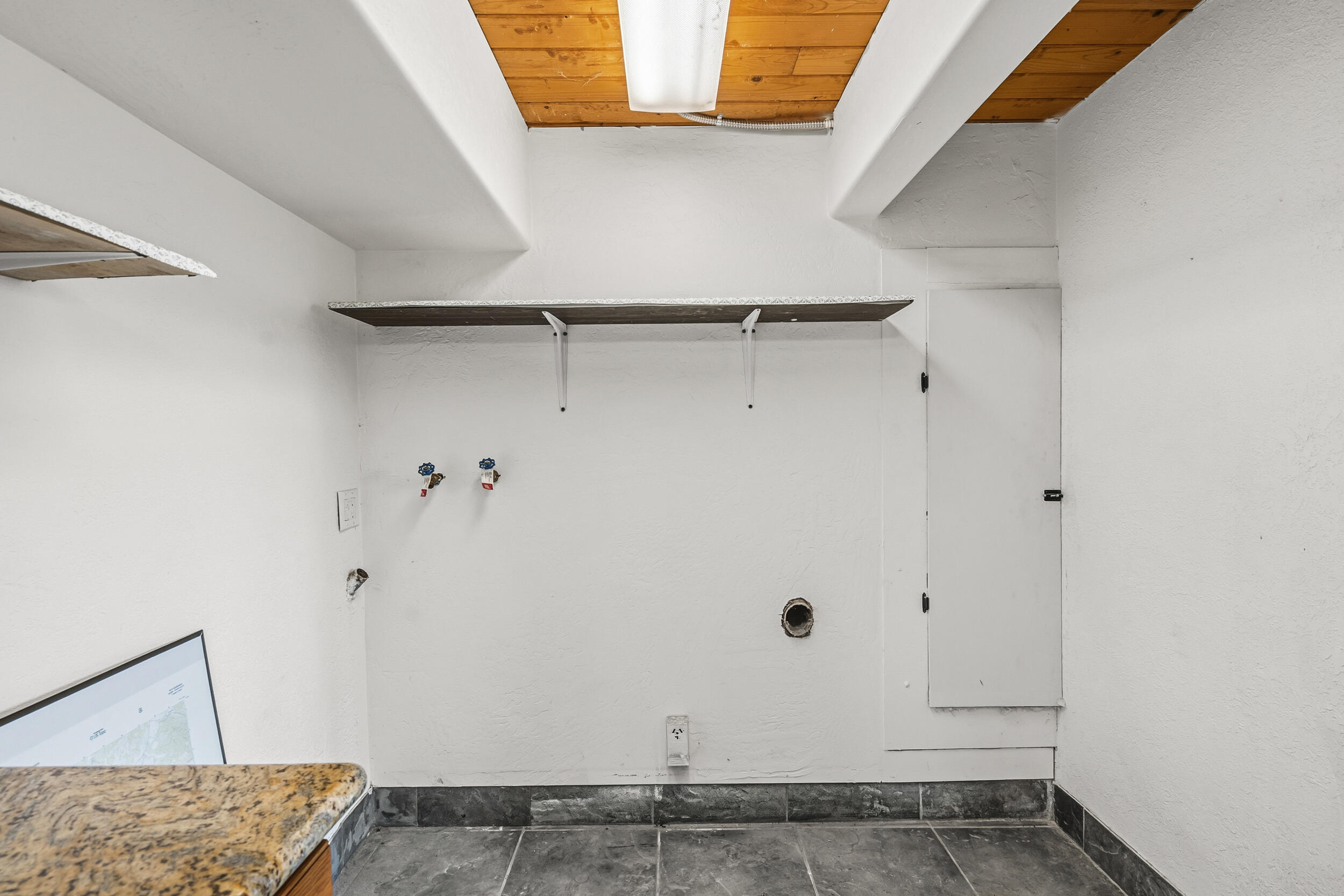 348 Ridgewood Drive Jacksonville, OR 97530 - Photo 29 of 55 Laundry Room