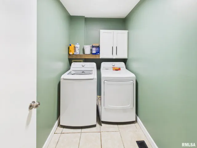 $220,000 | 13 Hawthorn Lane, Pleasant Plains, IL 62677