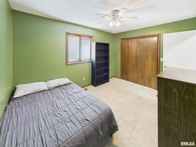 $220,000 | 13 Hawthorn Lane, Pleasant Plains, IL 62677