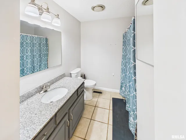 $220,000 | 13 Hawthorn Lane, Pleasant Plains, IL 62677