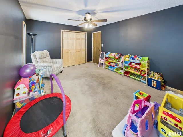 $220,000 | 13 Hawthorn Lane, Pleasant Plains, IL 62677