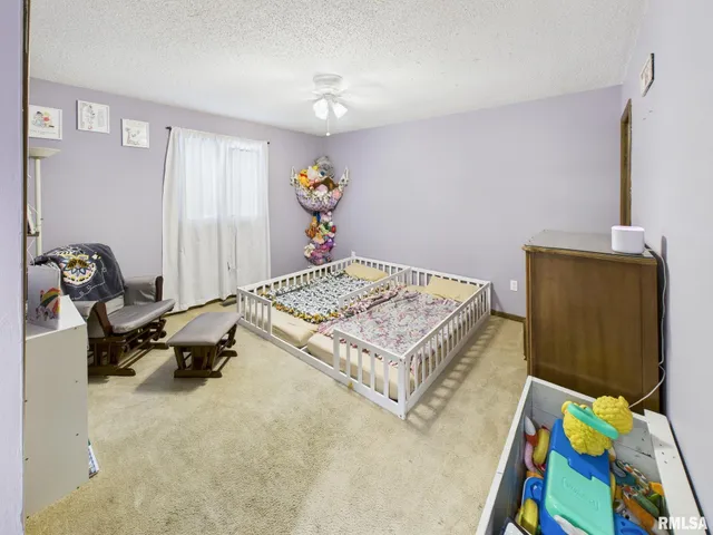 $220,000 | 13 Hawthorn Lane, Pleasant Plains, IL 62677