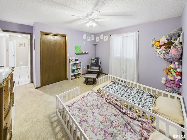 $220,000 | 13 Hawthorn Lane, Pleasant Plains, IL 62677