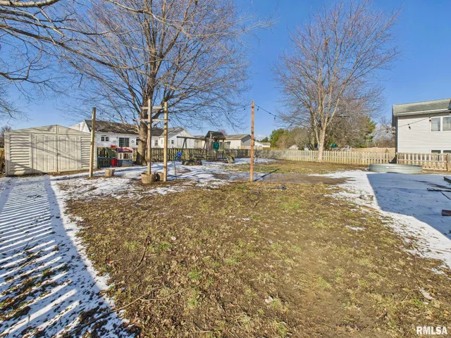 $220,000 | 13 Hawthorn Lane, Pleasant Plains, IL 62677