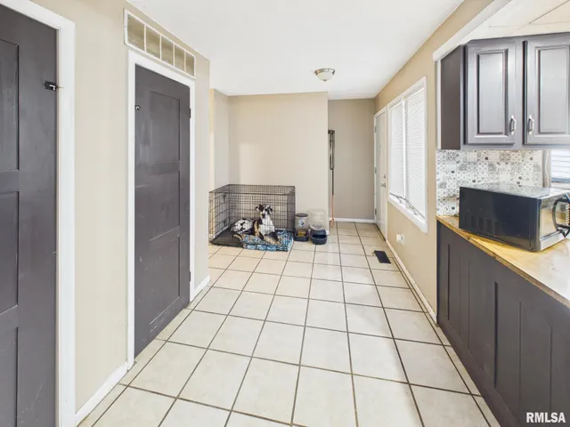 $220,000 | 13 Hawthorn Lane, Pleasant Plains, IL 62677