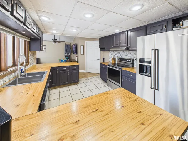 $220,000 | 13 Hawthorn Lane, Pleasant Plains, IL 62677