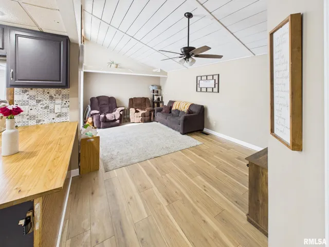 $220,000 | 13 Hawthorn Lane, Pleasant Plains, IL 62677