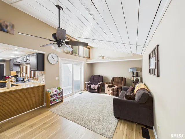 $220,000 | 13 Hawthorn Lane, Pleasant Plains, IL 62677