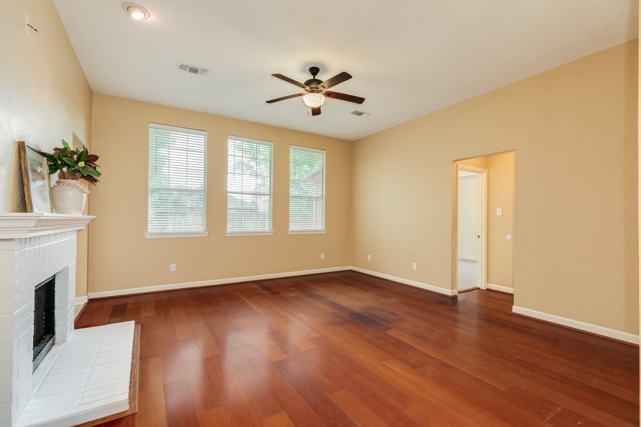 205 Mango Street Lake Jackson, TX 77566 - Photo 6 of 30
