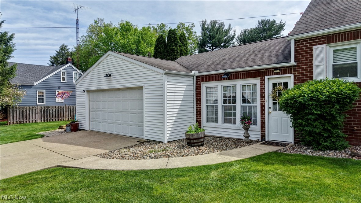 283 Everhard Road Southwest North Canton, OH 44709 - Photo 6 of 46 Gallery Image 6