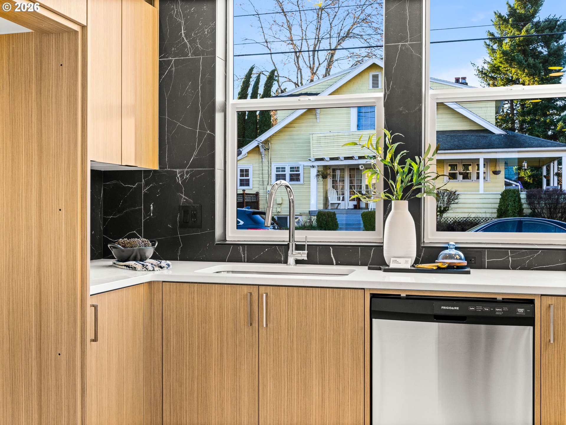 6205 Northeast Stanton Street Portland, OR 97213 - Photo 4 of 17