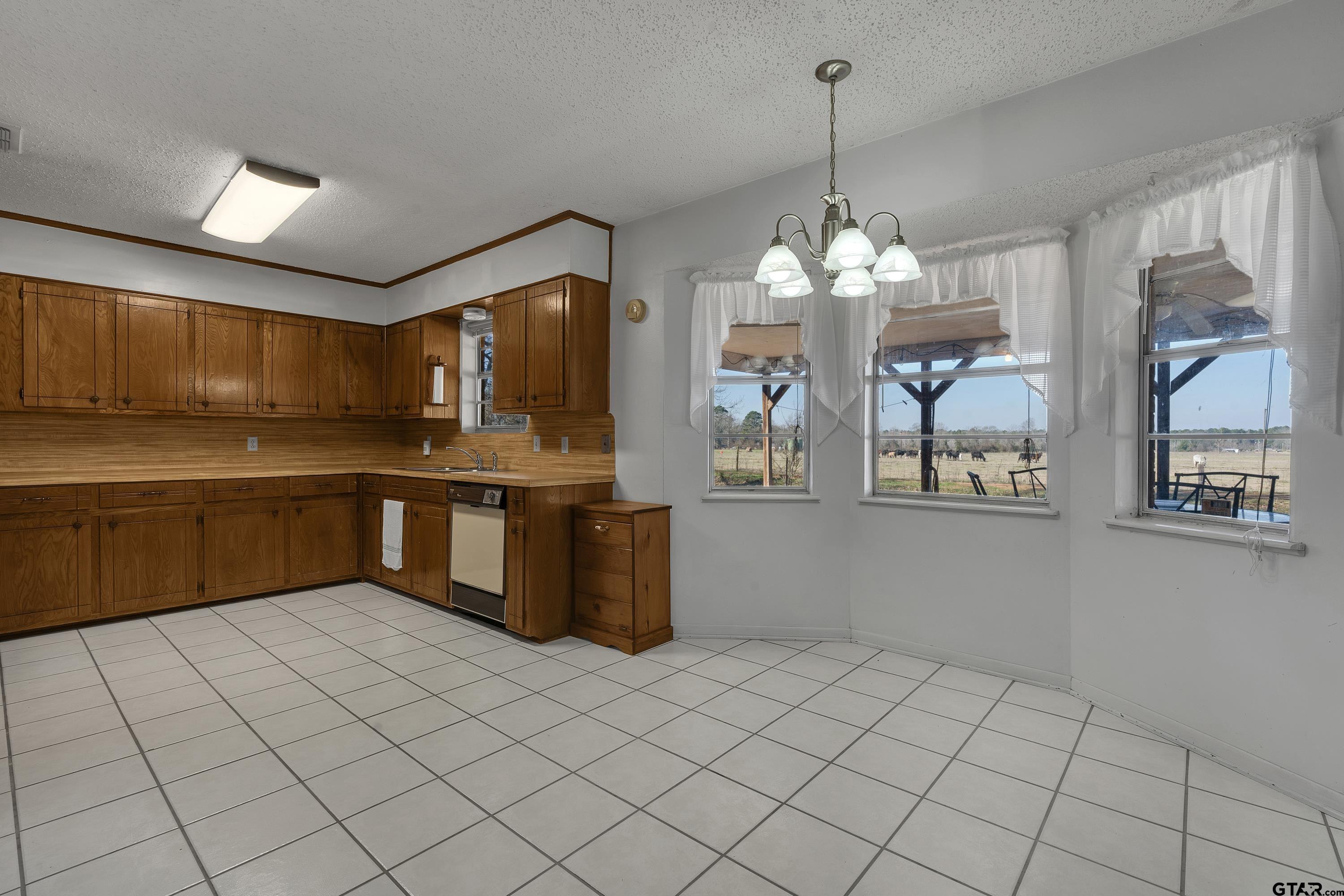 218 Stanley Road Longview, TX 75603 - Photo 9 of 35