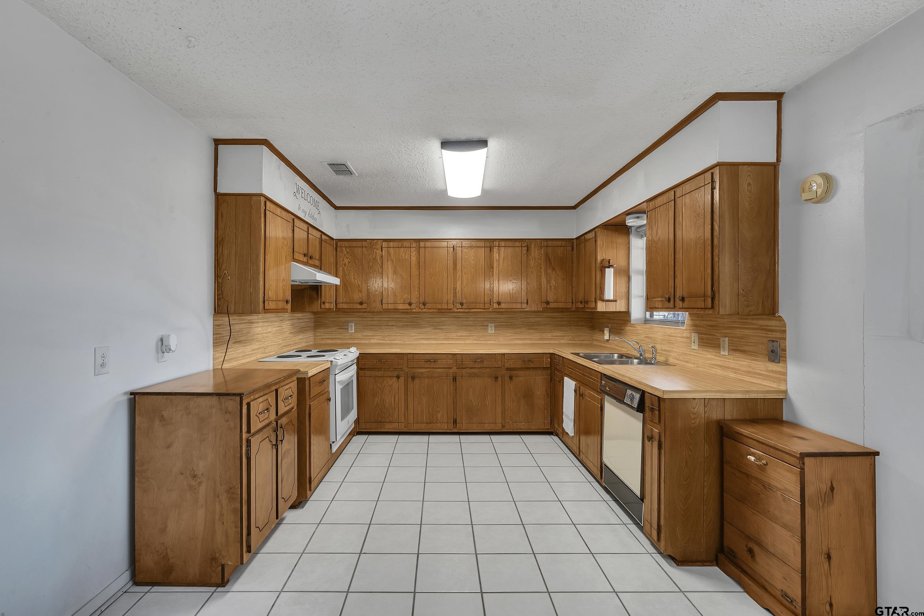 218 Stanley Road Longview, TX 75603 - Photo 10 of 35