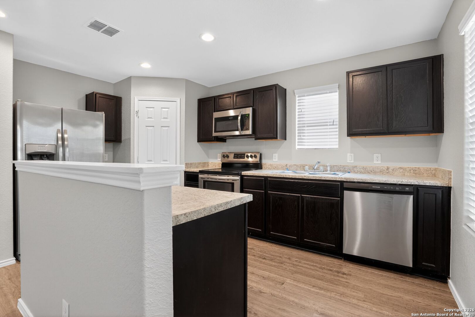 9515 Apple Ridge Lane San Antonio, TX 78239 - Photo 7 of 31