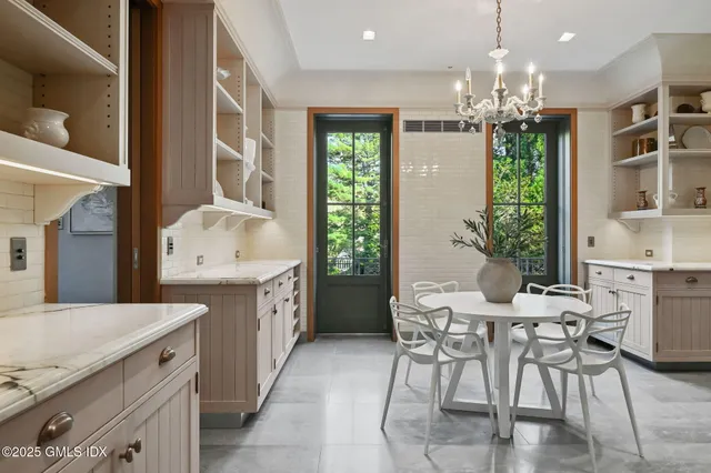 $6,500,000 | 16 Martin Dale, Greenwich, CT 06830