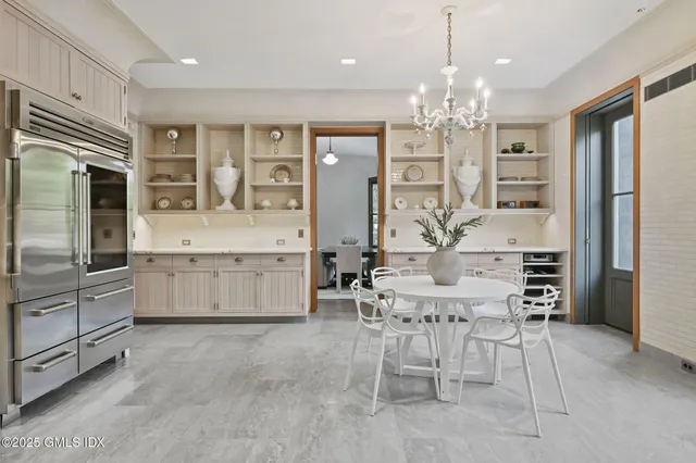 $6,500,000 | 16 Martin Dale, Greenwich, CT 06830