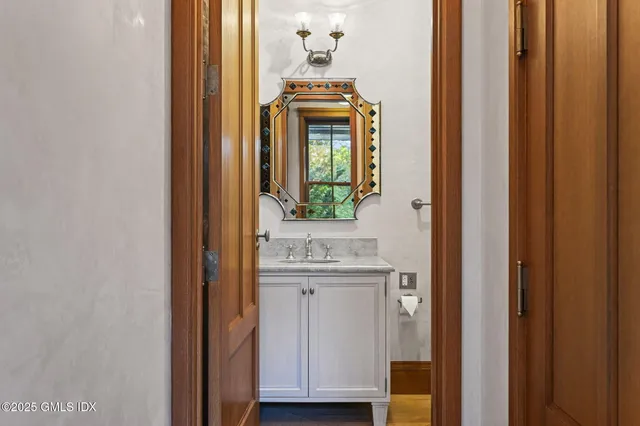 $6,500,000 | 16 Martin Dale, Greenwich, CT 06830