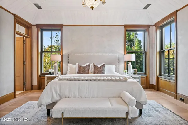 $6,500,000 | 16 Martin Dale, Greenwich, CT 06830