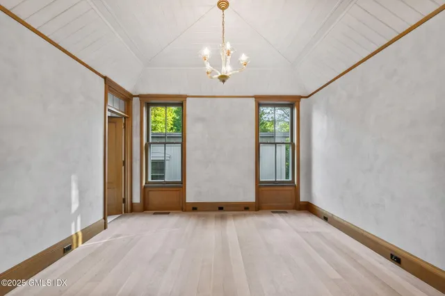 $6,500,000 | 16 Martin Dale, Greenwich, CT 06830