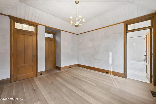 $6,500,000 | 16 Martin Dale, Greenwich, CT 06830