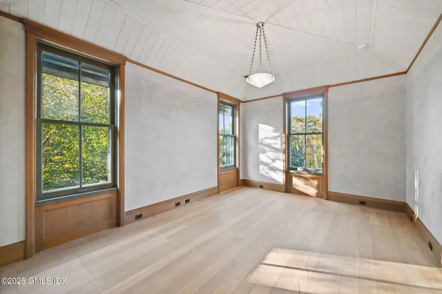 $6,500,000 | 16 Martin Dale, Greenwich, CT 06830