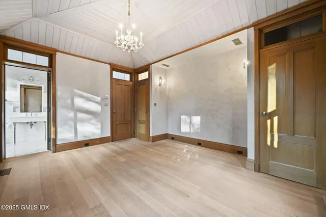 $6,500,000 | 16 Martin Dale, Greenwich, CT 06830