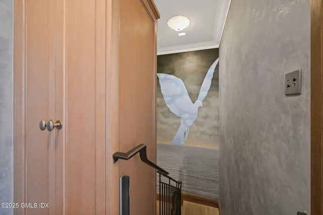 $6,500,000 | 16 Martin Dale, Greenwich, CT 06830