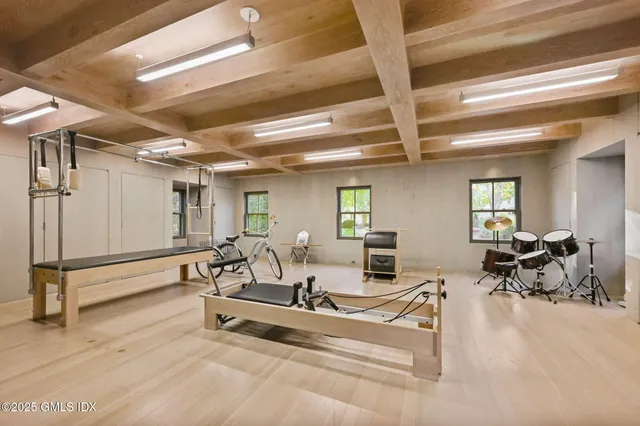 $5,999,000 | 16 Martin Dale North, Greenwich, CT 06830